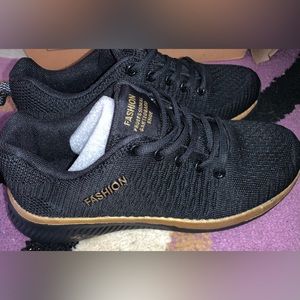 Lightweight Black Sneakers , Size 7 / 7.5 --- NEW WITH TAGS